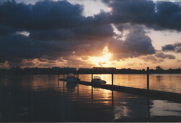 Sunrise in Lantana. Source: Hutchinson, 1999.