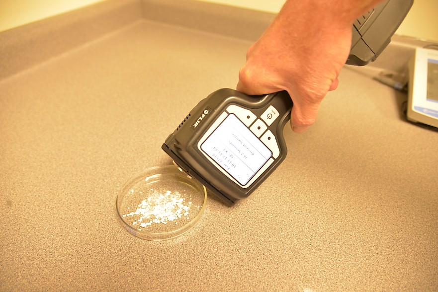 Vapor-based sample collection and analysis (Source: FLIR, 2018).